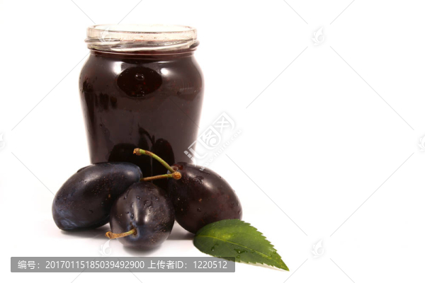 Violet,Plumbs孤立在白色背景和果醬