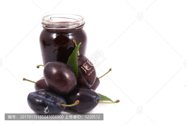 Violet,Plumbs孤立在白色背景和果醬