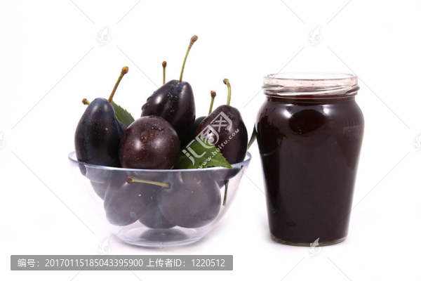 Violet,Plumbs孤立在白色背景和果醬