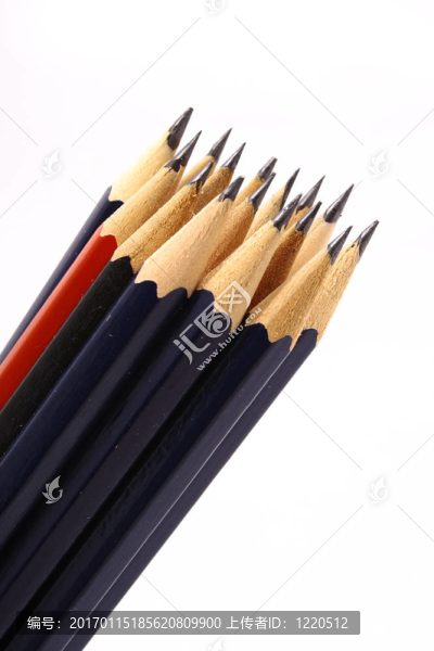 白色背景上的鉛筆