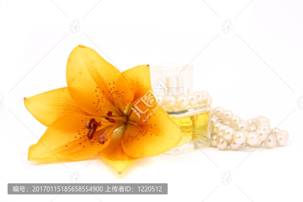 一套漂亮的毛巾百合香水
