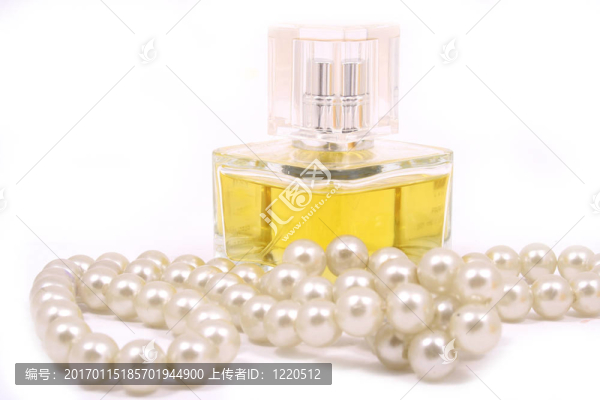 一套漂亮的毛巾百合香水