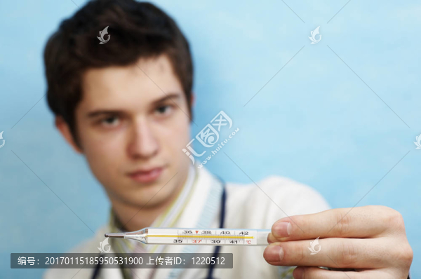 年輕英俊的白種人