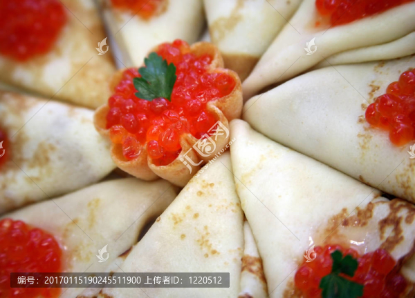 煎餅配魚子醬
