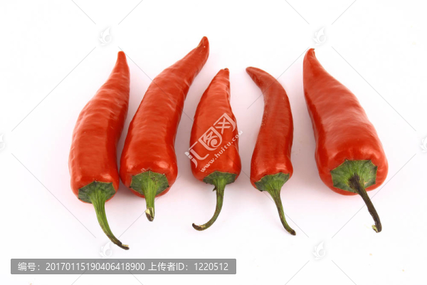 一束由繩子綁著的紅辣椒