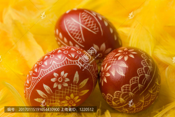 三個(gè)復(fù)活節(jié)雞蛋。