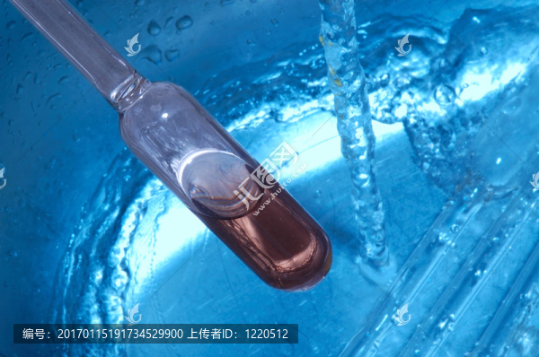 實驗室中的水滴和化學玻璃