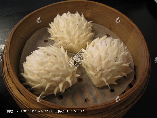 餃子在蒸籠