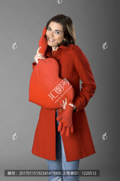 紅色的心的女人