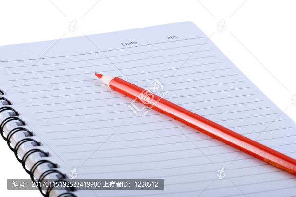 空記事本和紅色鉛筆