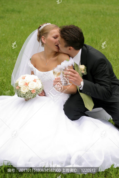 新婚夫婦在結(jié)婚的那一天