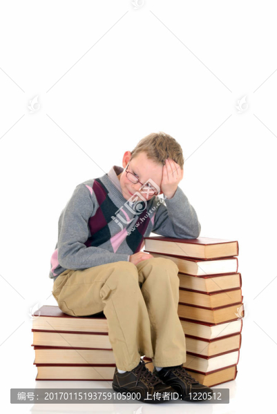 帶百科全書的小男孩