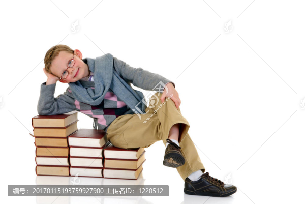 帶百科全書的小男孩