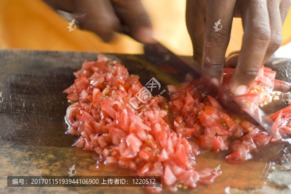 男人準(zhǔn)備的番茄醬