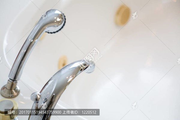 水龍頭和浴缸