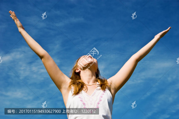 藍色天空的女孩