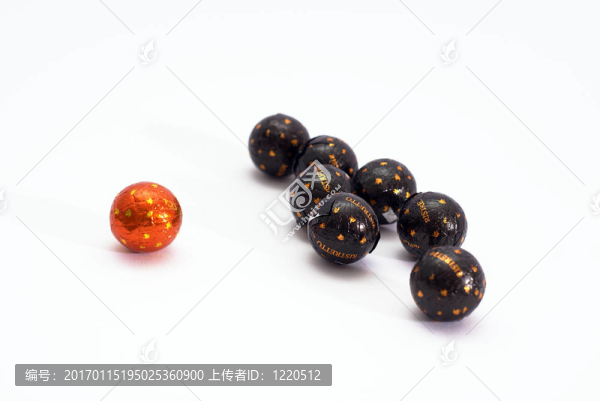 一個(gè)對人群
