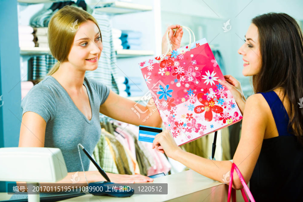 買衣服