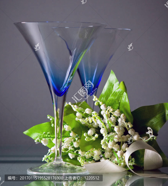 兩個酒杯，五月花灰色