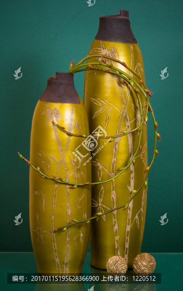 金瓶兩裝飾綠色