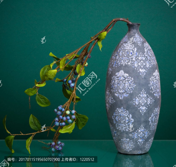 藍(lán)色陶瓷花瓶，漿果綠色