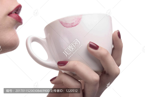 紅嘴唇和白杯