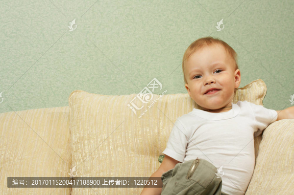 快樂的小男孩