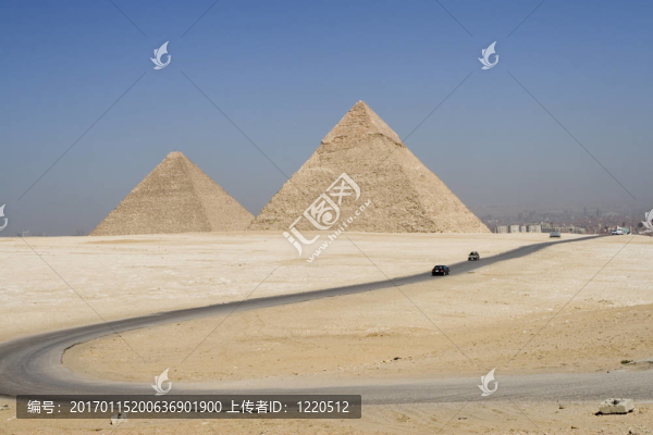 金字塔之路