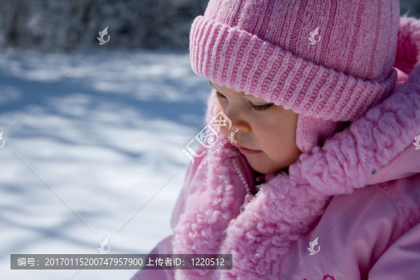 Snow的年輕女孩