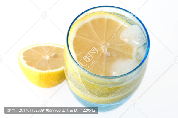 水中檸檬。