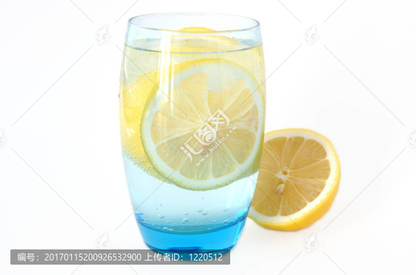 水中檸檬。