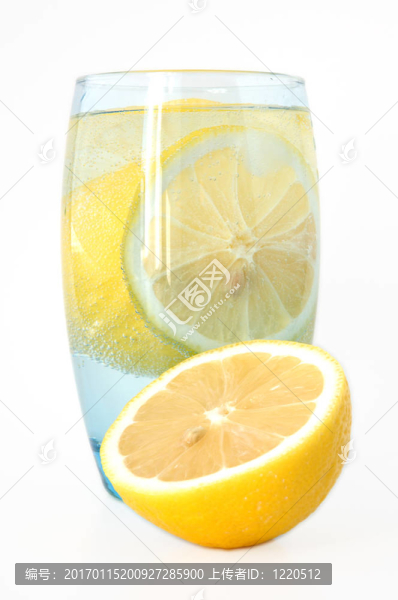 水中檸檬。