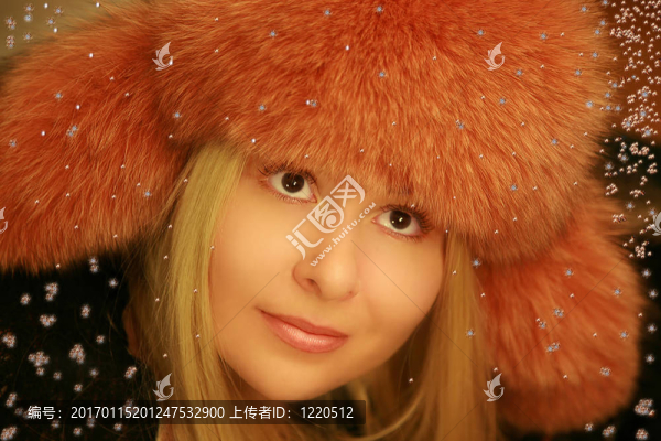 穿紅帽子的漂亮女孩