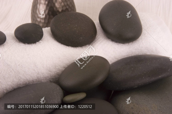 按摩石疊放在T