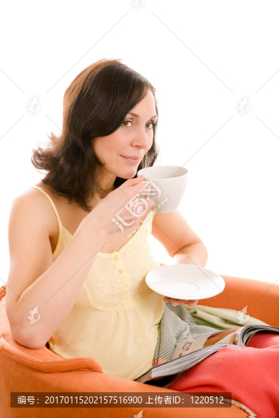年輕的女人喜歡喝一杯茶