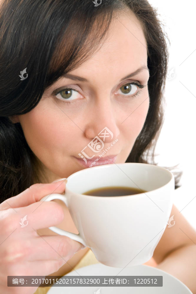 年輕的女人喜歡喝一杯茶