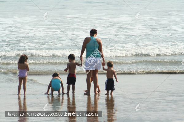 海灘上玩-匯圖網(wǎng) www.fosd68.com 海灘上玩