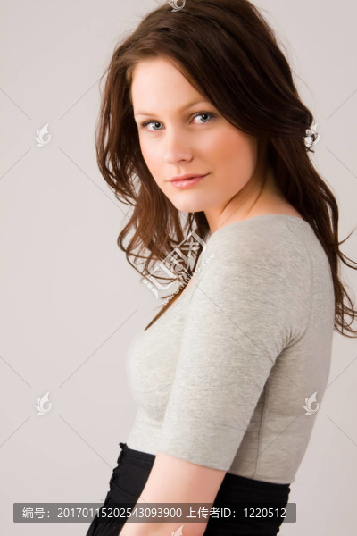 年輕漂亮的女人