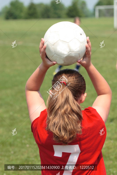 足球運動員投擲