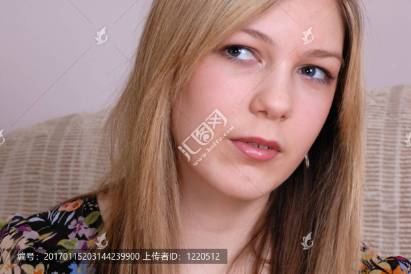 可愛的年輕女孩