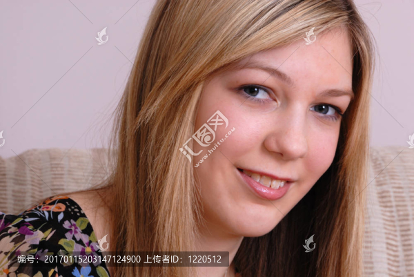 快樂的女孩