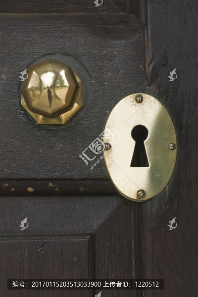 在威特利法院教堂入口