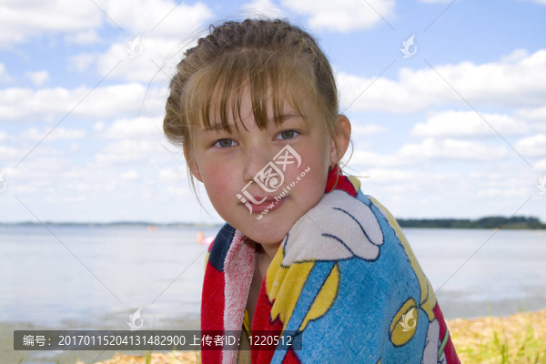 女孩在毛巾