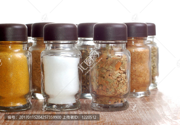 各種各樣的香料瓶