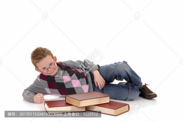 帶百科全書的小男孩