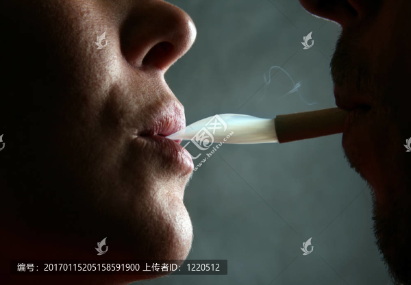 抽煙的人