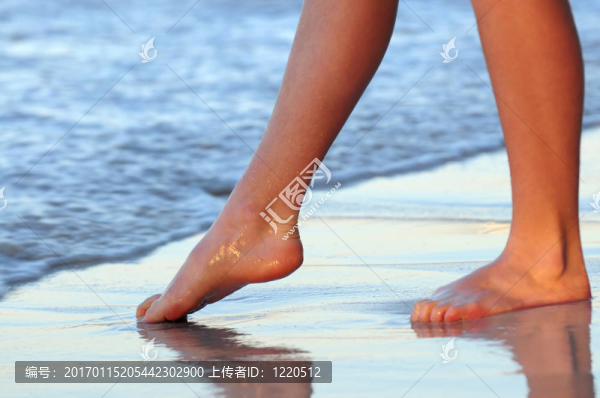 在水