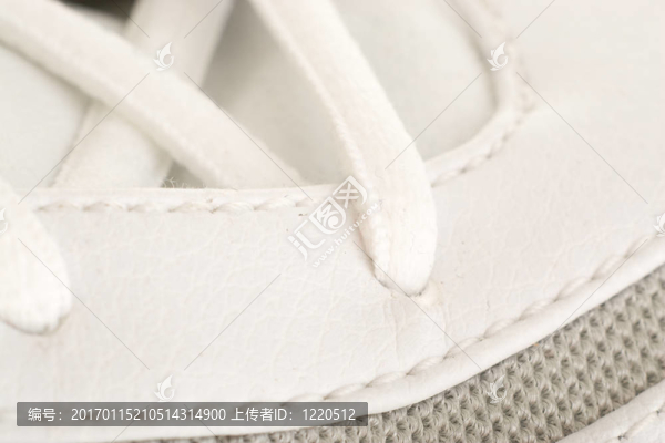 閉上了籃球鞋的鞋帶