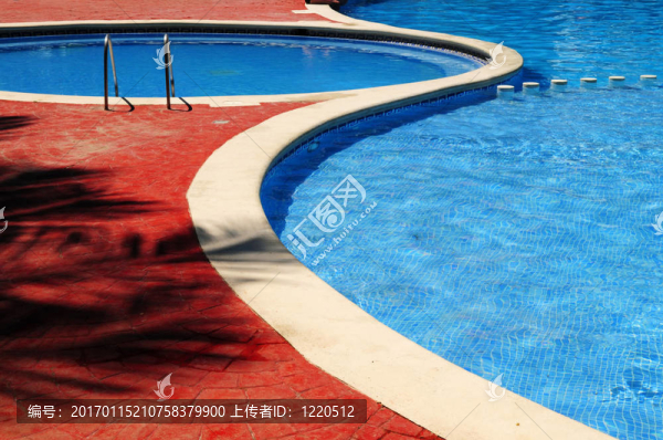 室外游泳池