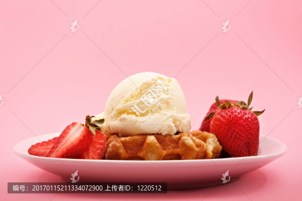 比利時(shí)華夫餅；草莓冰淇淋